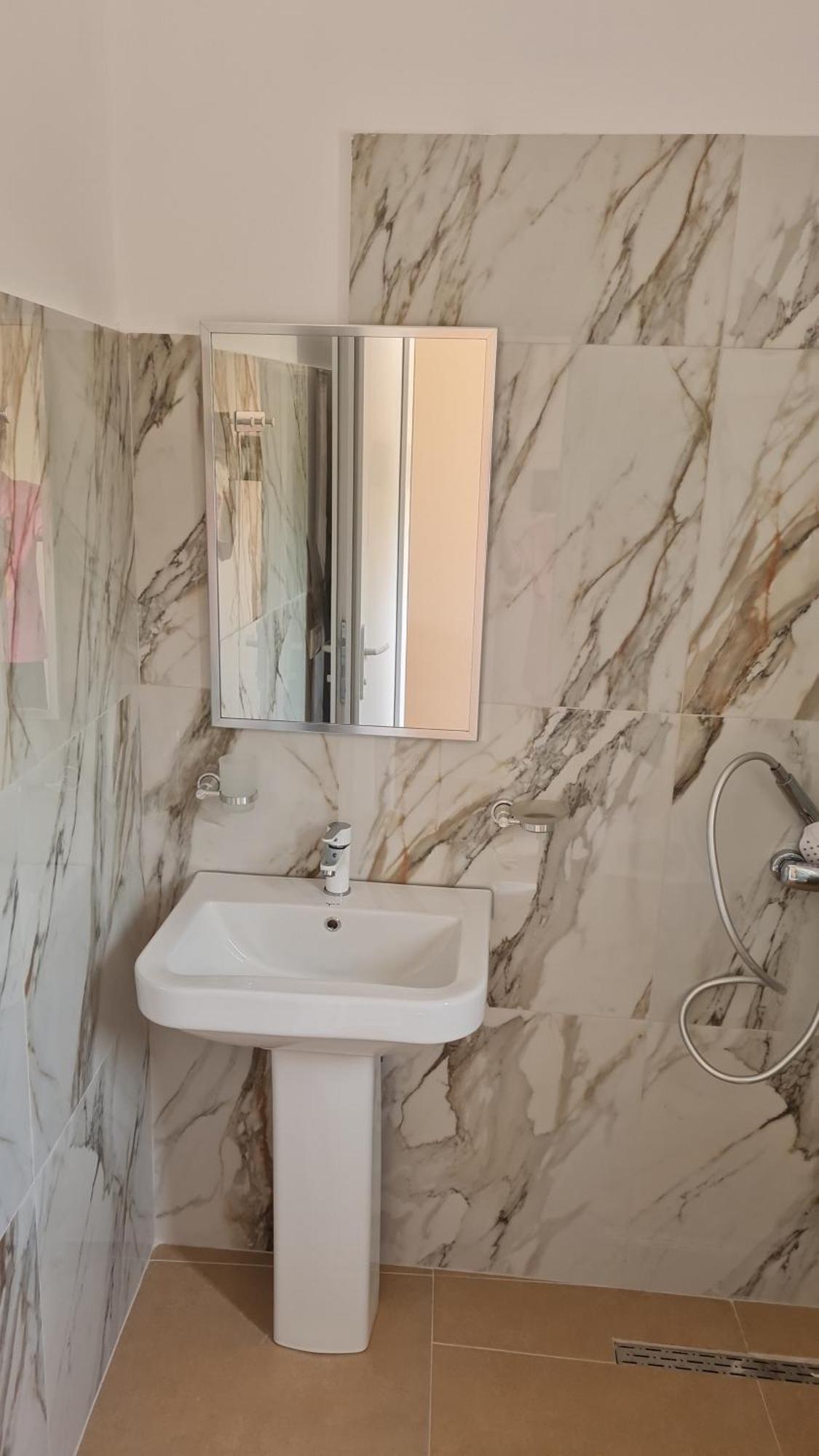 Sol Apartments Gjiri Lalzit Durrës Zewnętrze zdjęcie